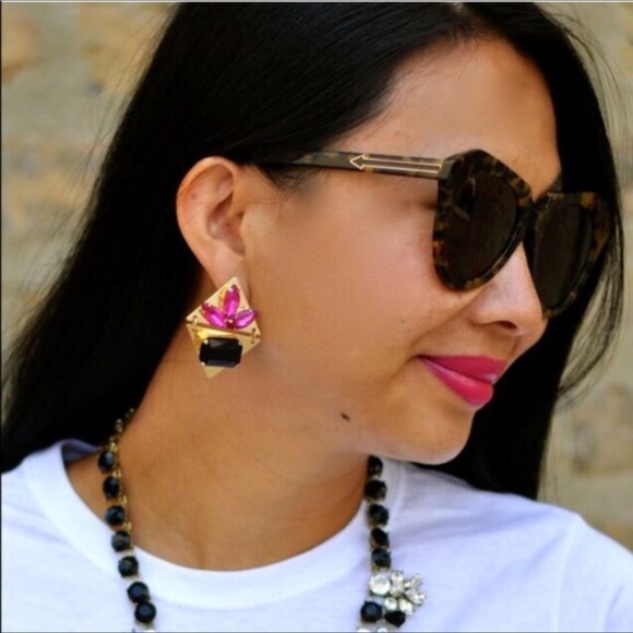 Deep blue crystals on gold tone metal plates - Picture 4 of 4